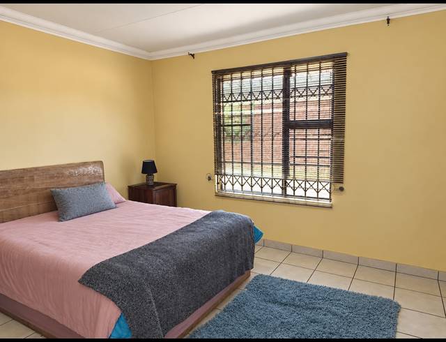 2 BEDROOM FREEHOLD TO LET IN KOOKRUS